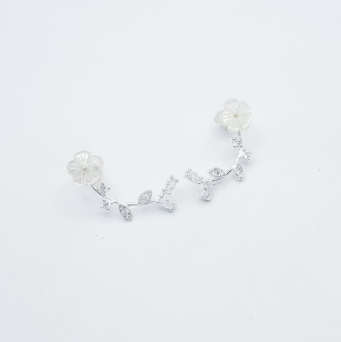 Arete Largo Flor Blanca